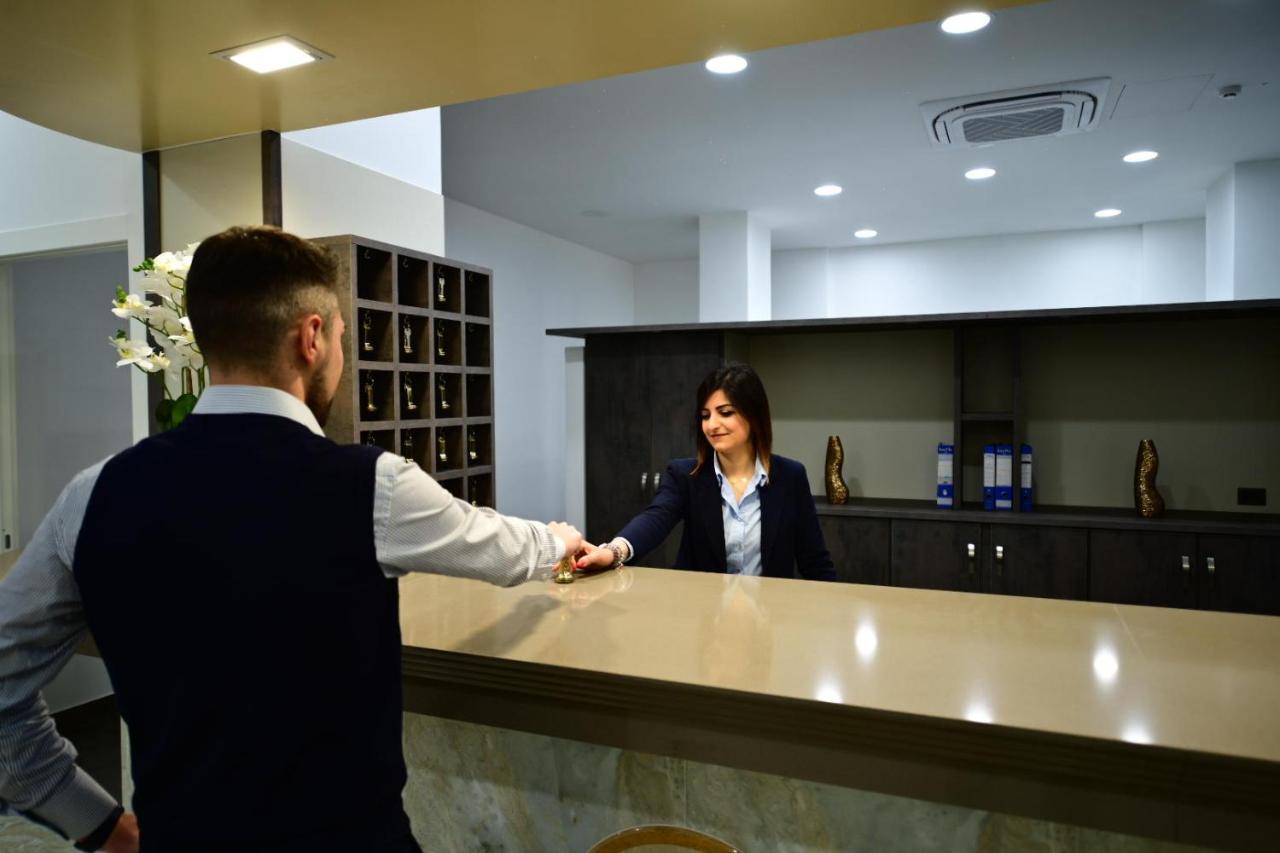 Hotel إبولي المظهر الخارجي الصورة